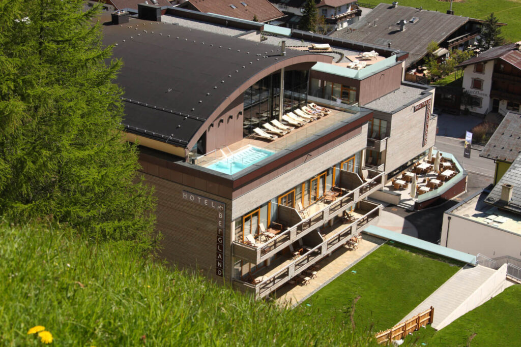 Bergland Hotel Aussenansicht_Sommer ©Anton Klocker www.kdgs.at