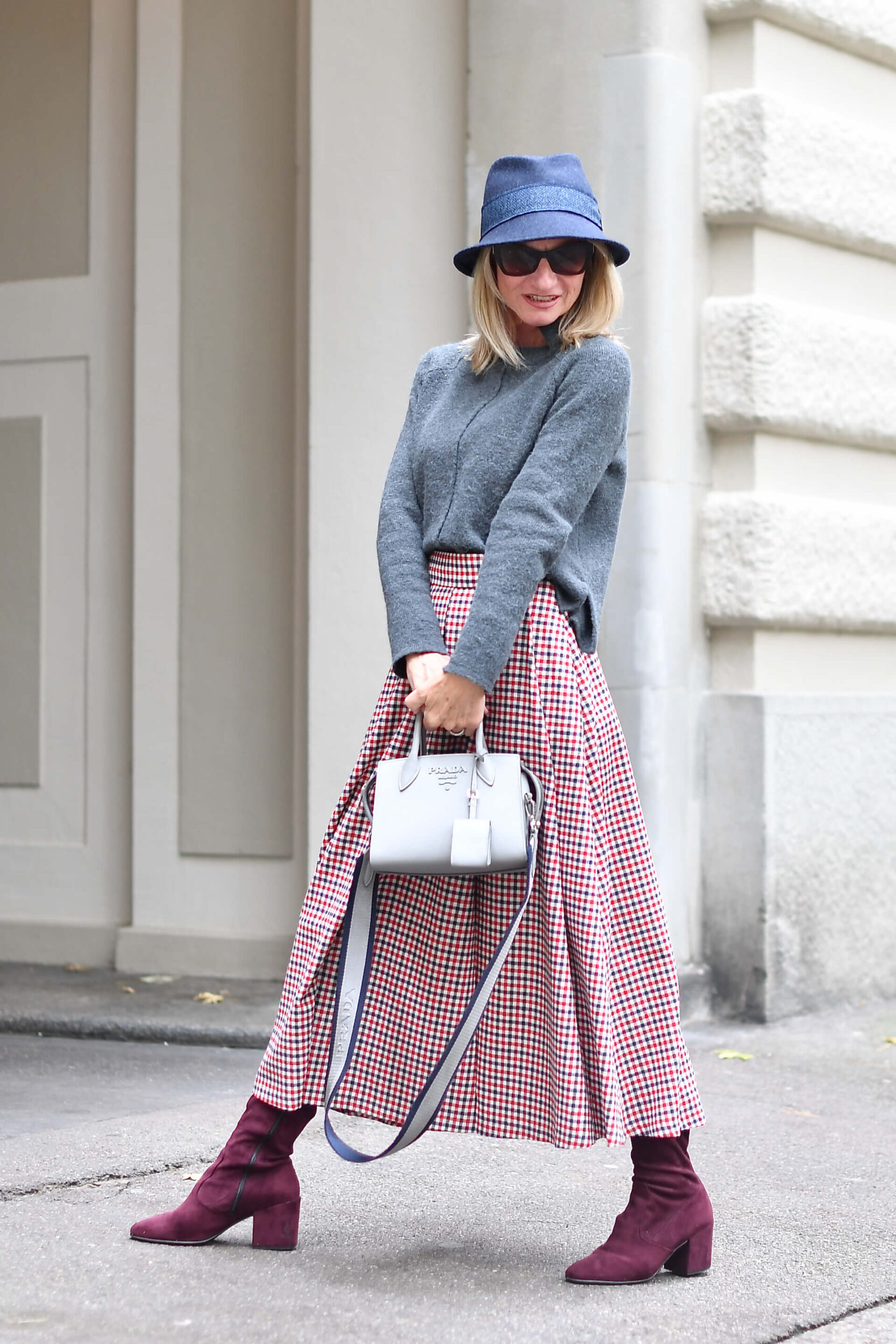 How to look Slim Wearing a Bulky Sweater How to look Slim Wearing a Bulky Sweater