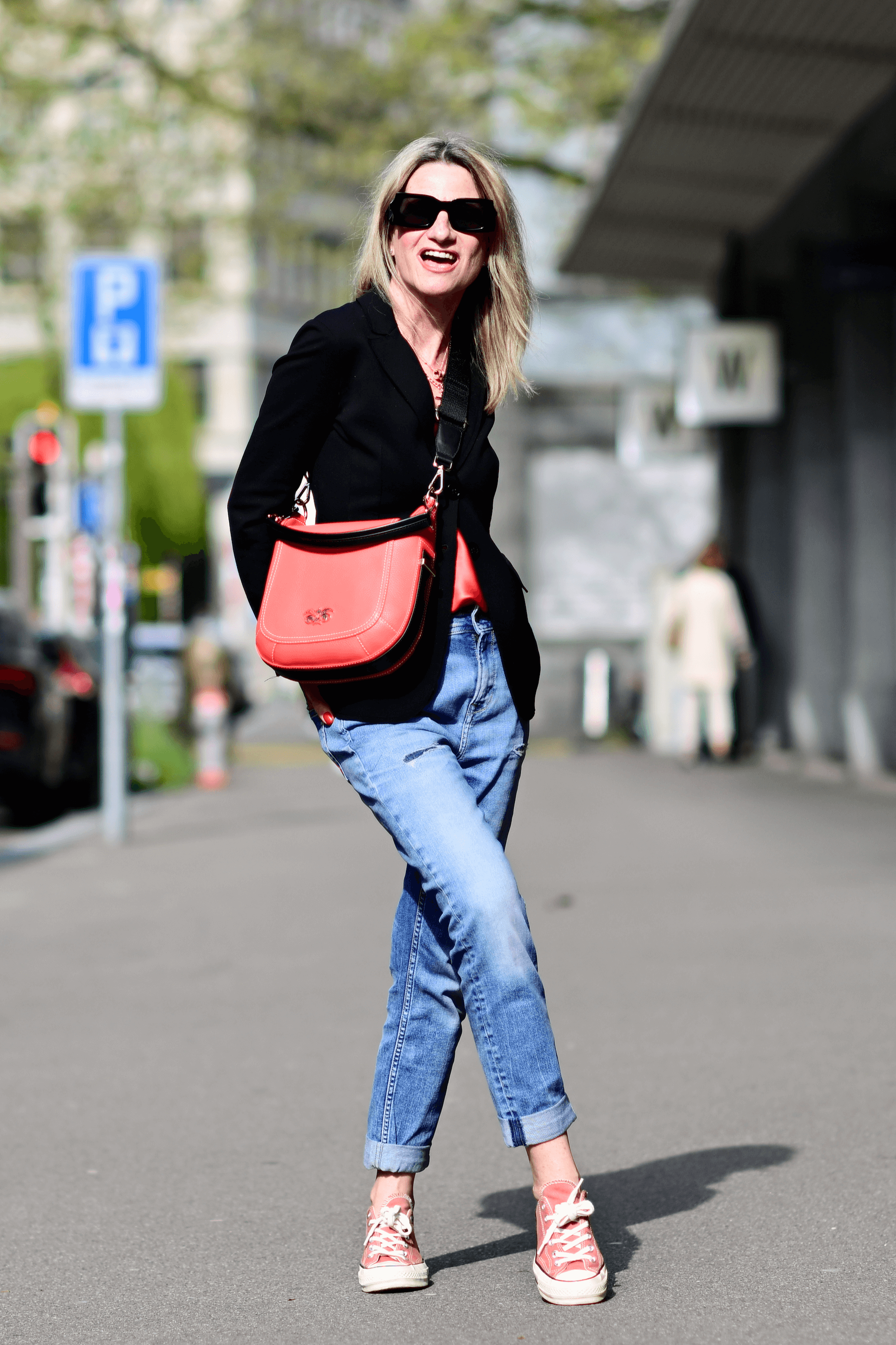 How to Wear an Orange Bag - 3 Simple Tricks