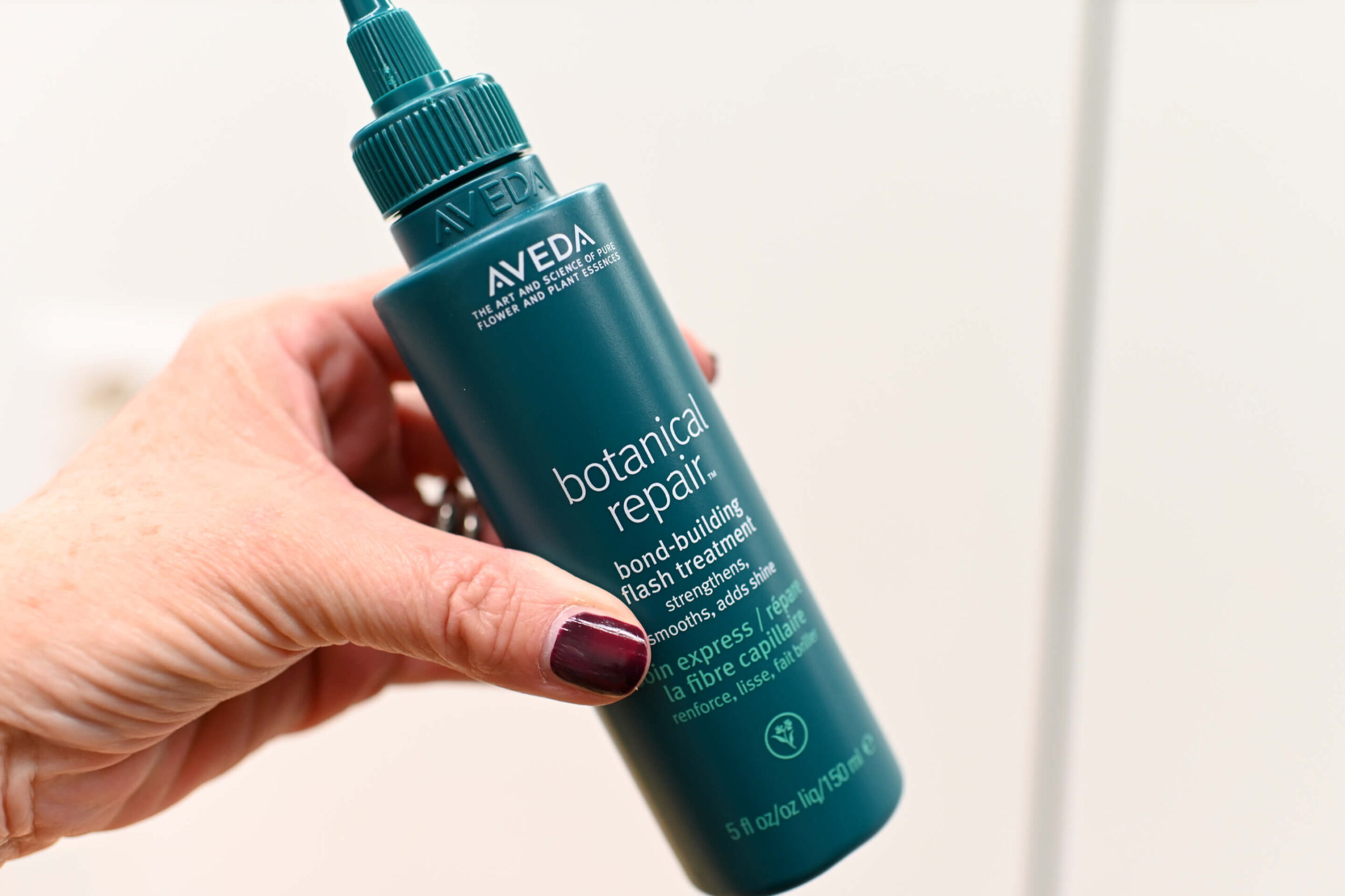 Visit Szena les Coiffeurs for Stronger Hair in 10 Seconds