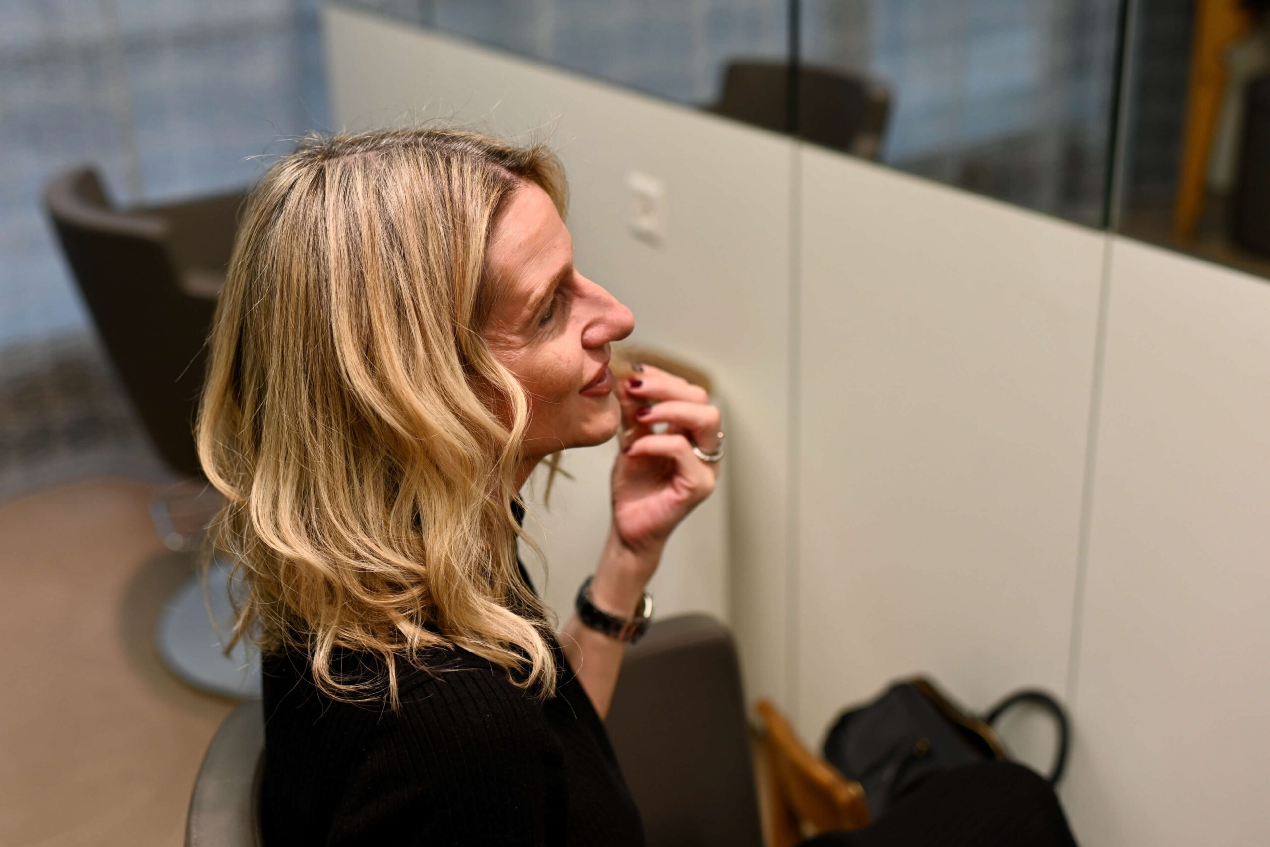 Visit Szena les Coiffeurs for Stronger Hair in 10 Seconds