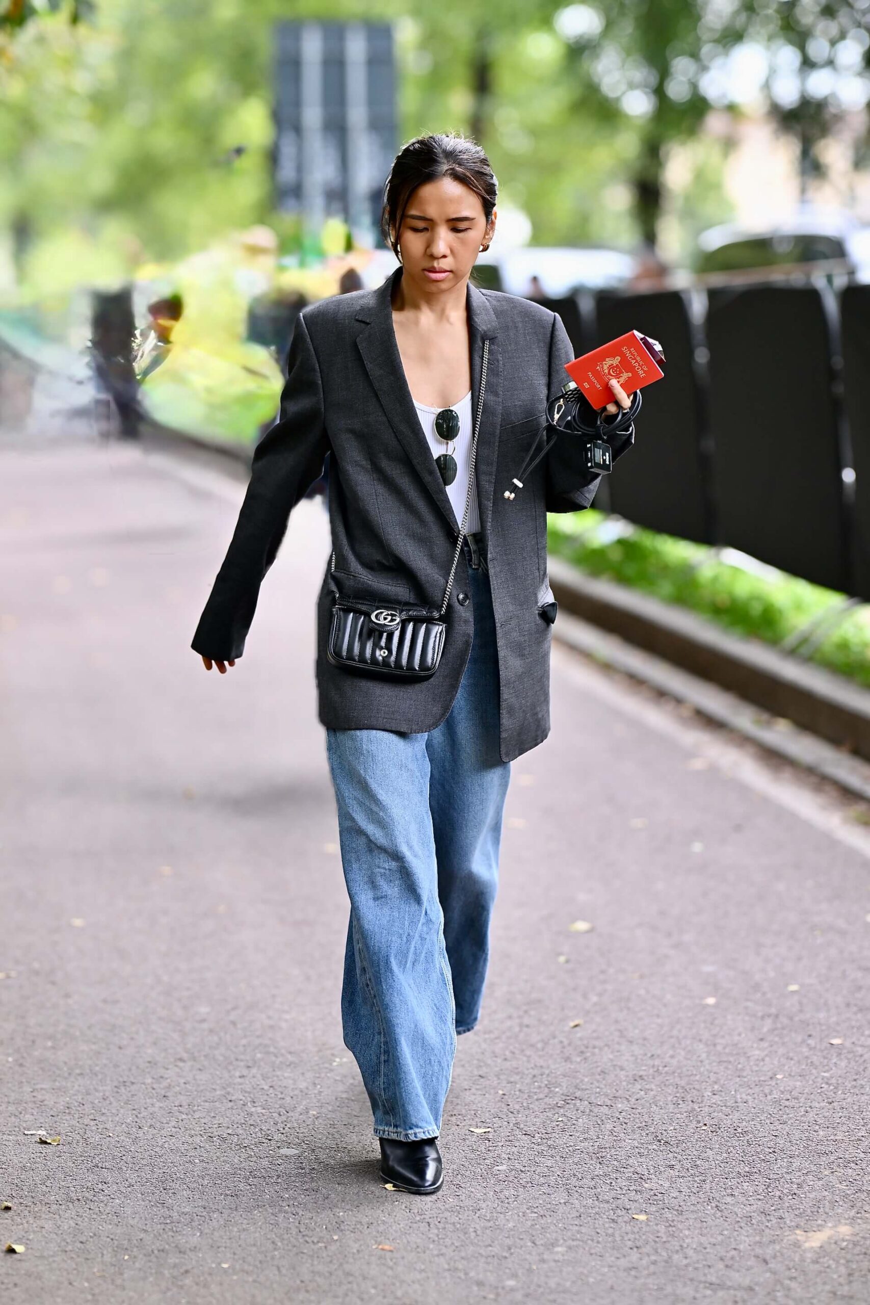 17 Chic Ways to Style Jeans in 2025